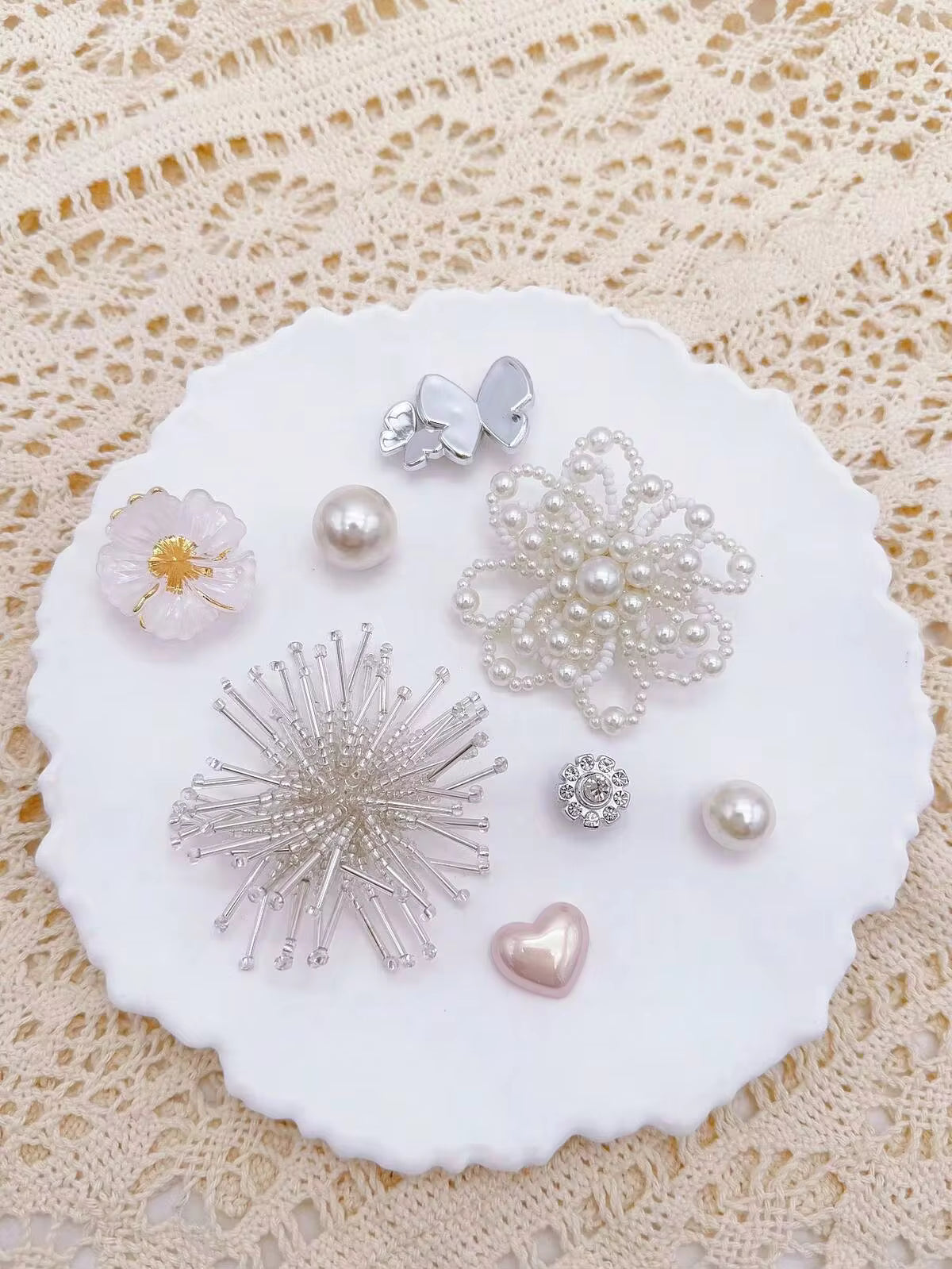 2/8pcs Pearl Flower, Crystal Bouquet, Butterfly, Faux Pearl, Heart-Shaped Shoe Charms - Easy To Install Detachable DIY Shoe Decorations For Customizing Garden Shoes, Clogs, Sandals And Beach Bags - Perfect Gift For Holiday Parties And Special Occasions